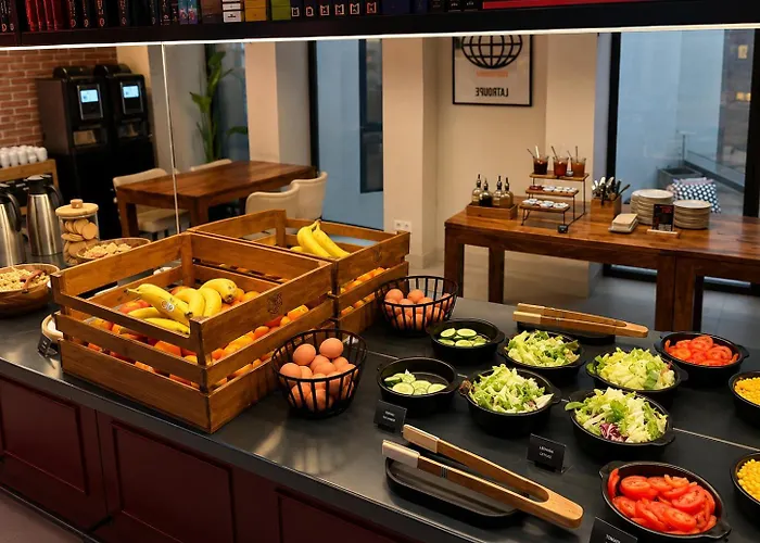 Hostel Latroupe Prado Madrid